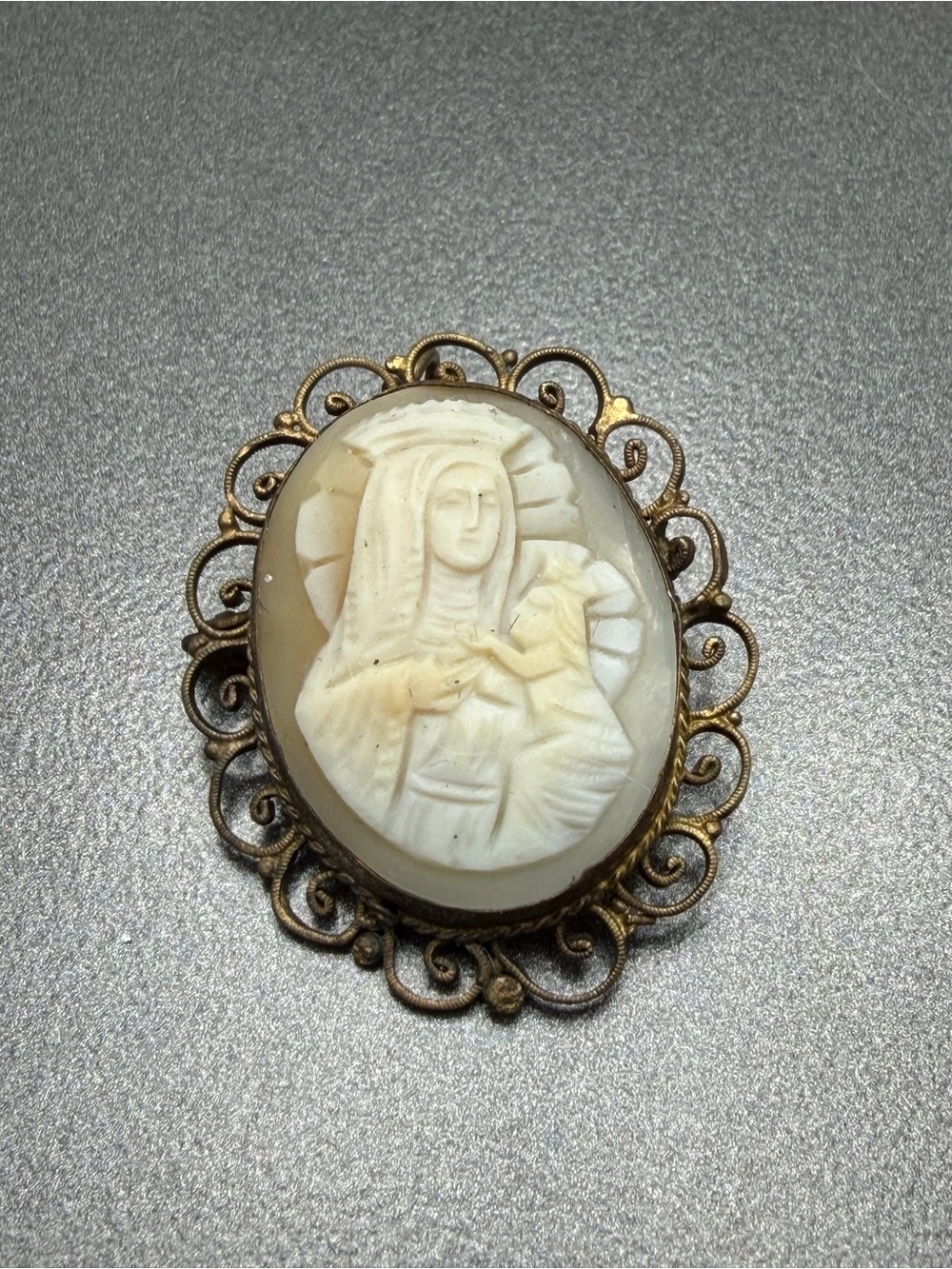 Vintage Mother and Child Shell Cameo Brooch #p19